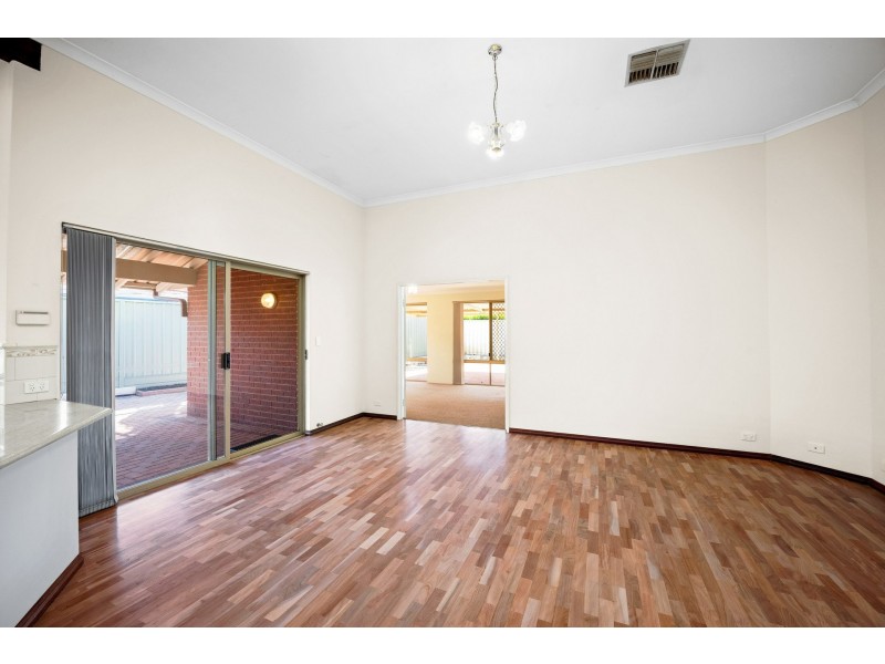 8 Hungerford Close, Canning Vale WA 6155