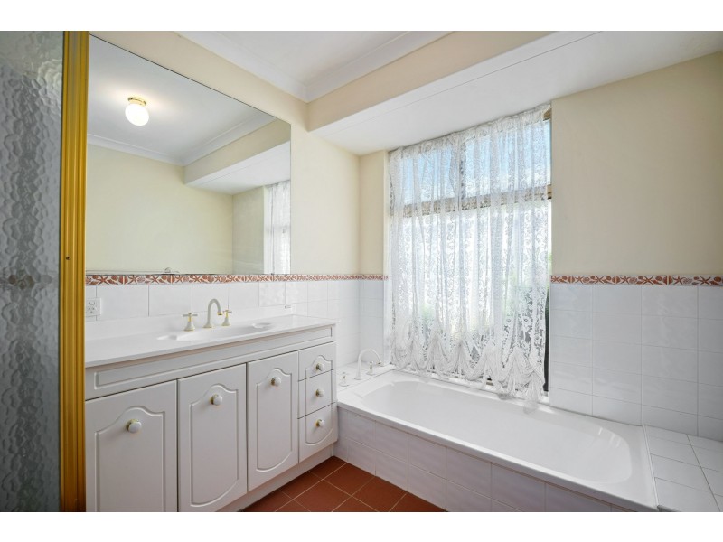 8 Hungerford Close, Canning Vale WA 6155