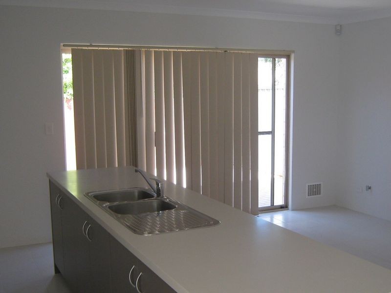 6D Messenger Street, Kelmscott WA 6111