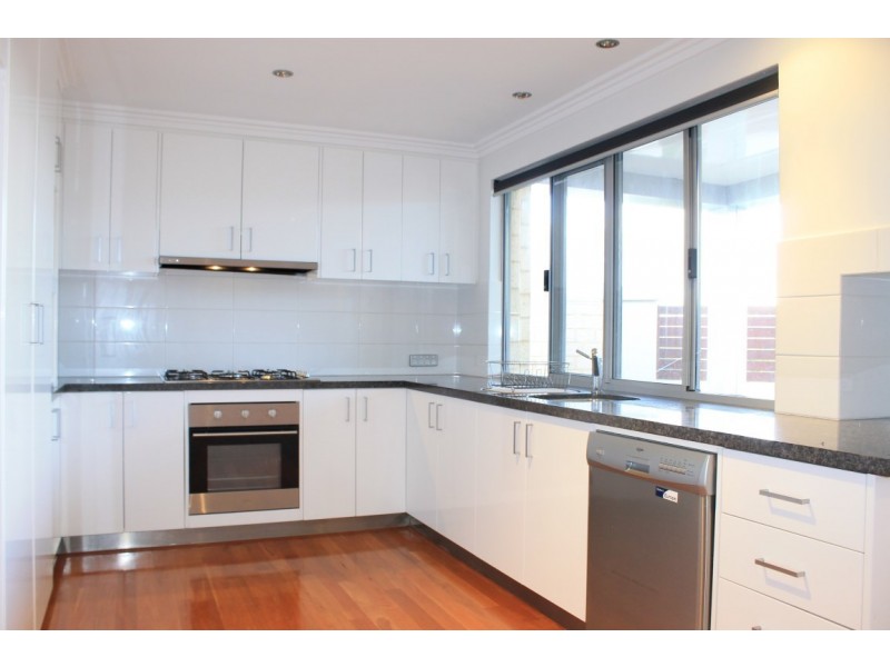 2/11 Katsura Gardens, Munster WA 6166