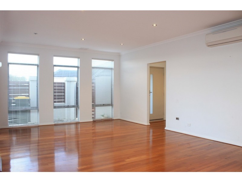 2/11 Katsura Gardens, Munster WA 6166