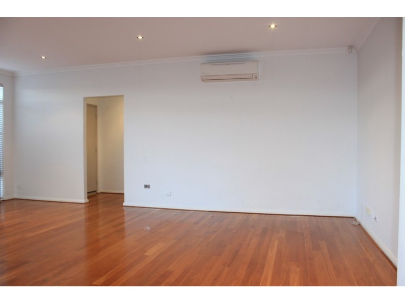 2/11 Katsura Gardens, Munster WA 6166