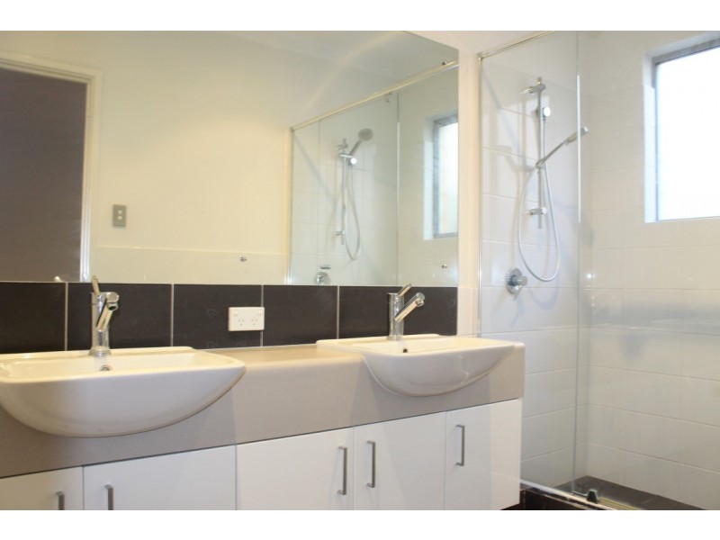 2/11 Katsura Gardens, Munster WA 6166