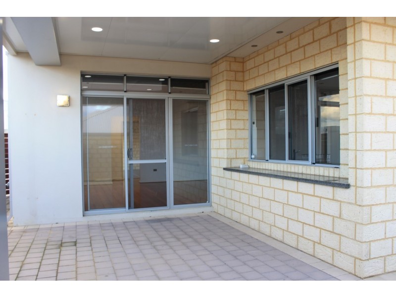 2/11 Katsura Gardens, Munster WA 6166