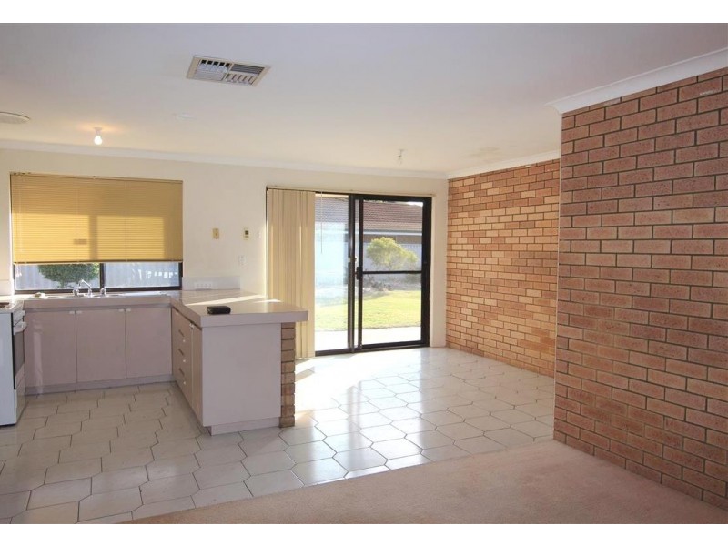 11 Bluebell Way, Bibra Lake WA 6163