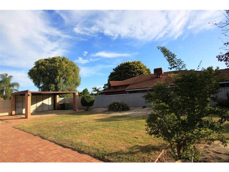 11 Bluebell Way, Bibra Lake WA 6163