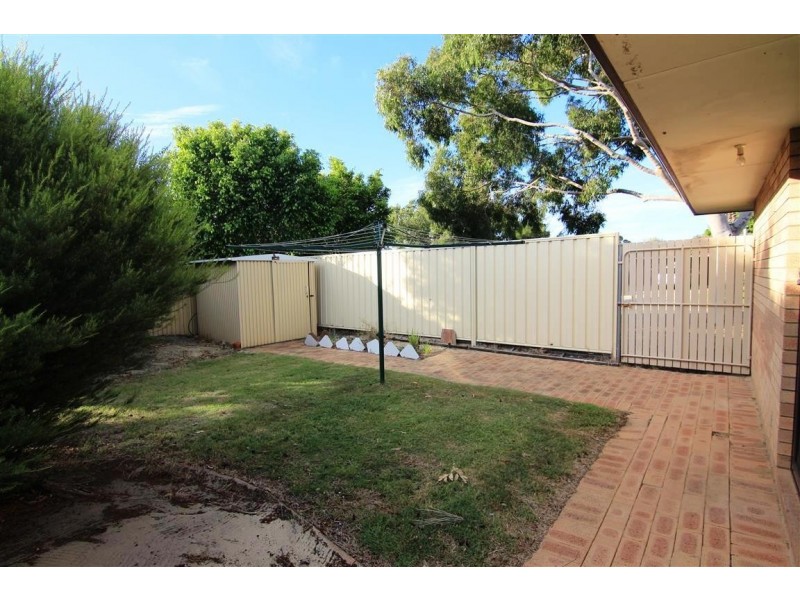 11 Bluebell Way, Bibra Lake WA 6163