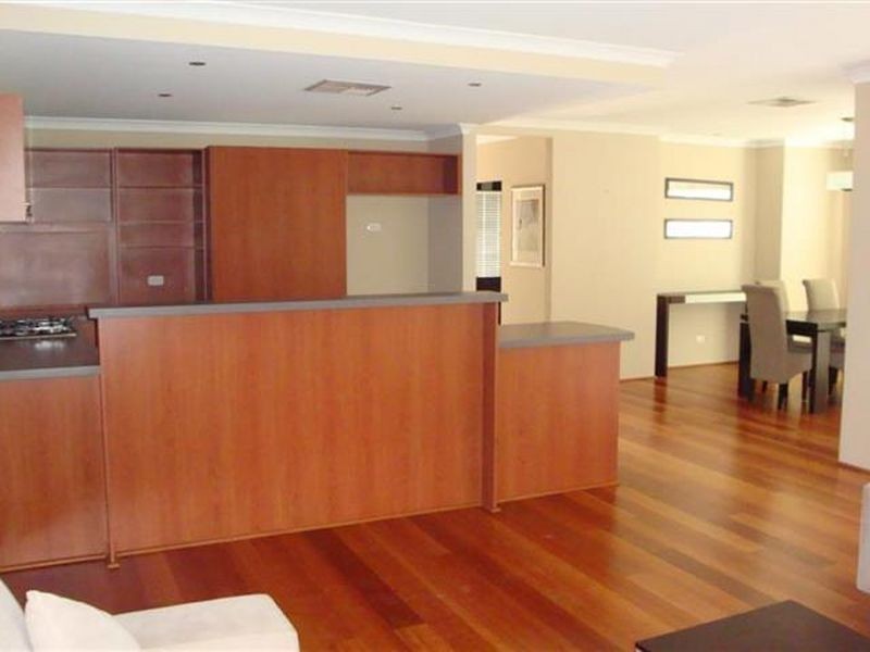 34 Brennan Ave, Canning Vale WA 6155