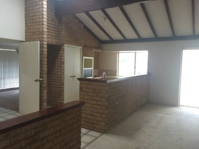 52 Regal Drive, Thornlie WA 6108