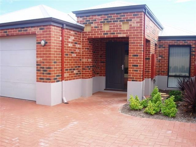 Unit 2/50 Claridge Circle, Thornlie WA 6108