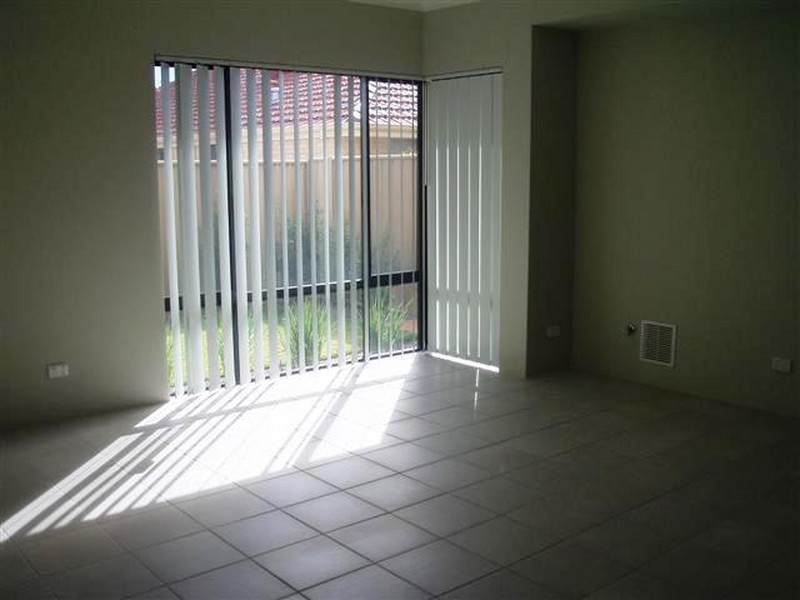 Unit 2/50 Claridge Circle, Thornlie WA 6108