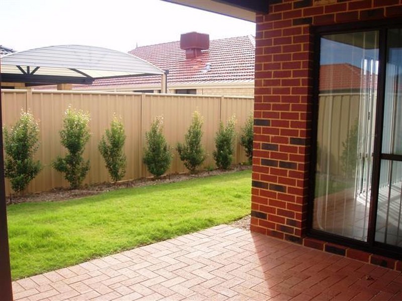 Unit 2/50 Claridge Circle, Thornlie WA 6108