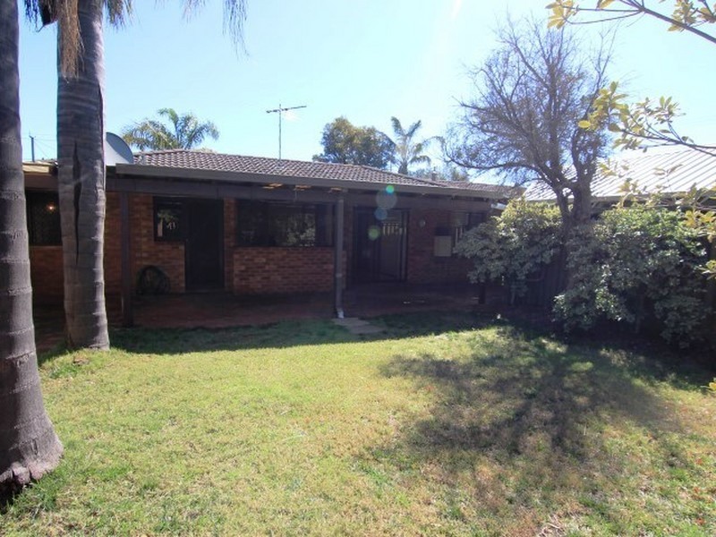 112 Vellgrove Ave, Parkwood WA 6147