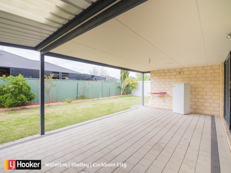 26 Merlin Way, Wattle Grove WA 6107