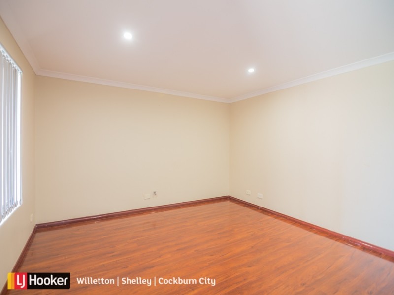 26 Merlin Way, Wattle Grove WA 6107