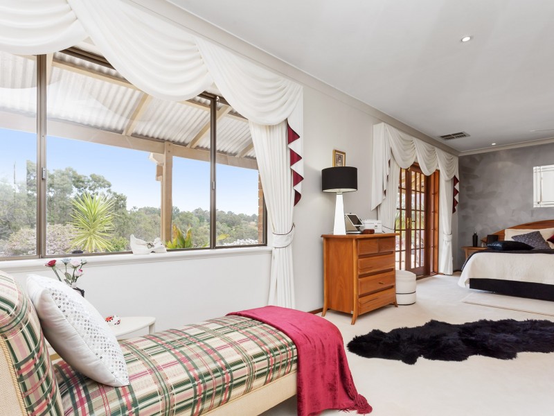 162 Carradine Road, Bedfordale WA 6112