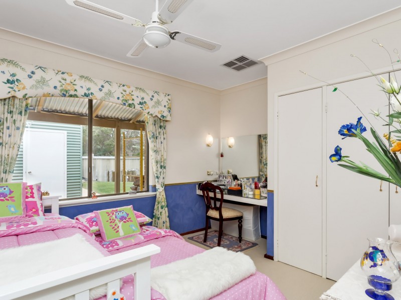 162 Carradine Road, Bedfordale WA 6112