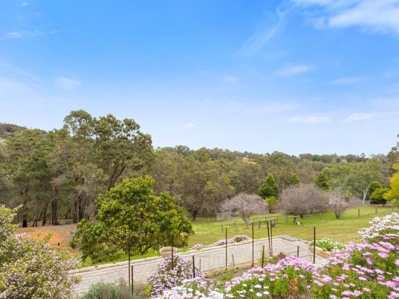 162 Carradine Road, Bedfordale WA 6112