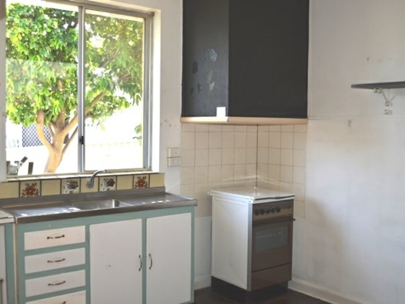 5 Kemmish Crescent, Melville WA 6156