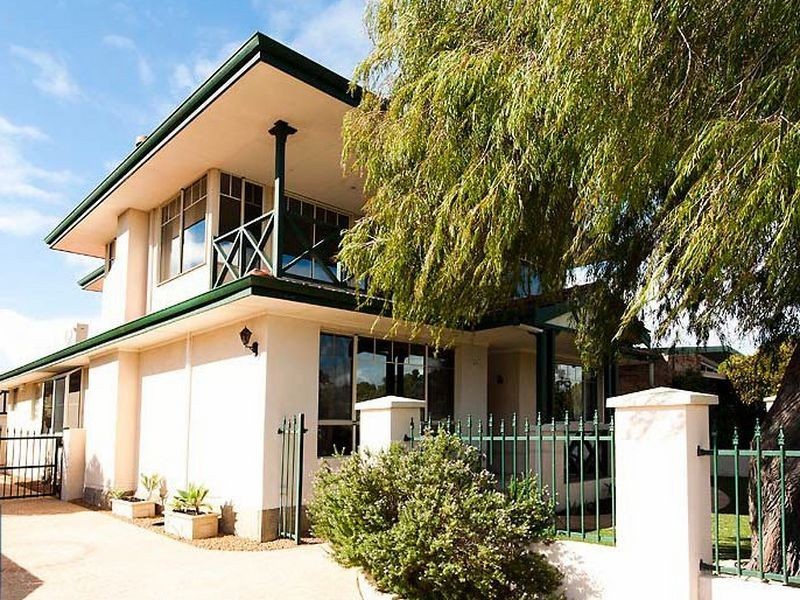 32 Wendouree Road, Wilson WA 6107