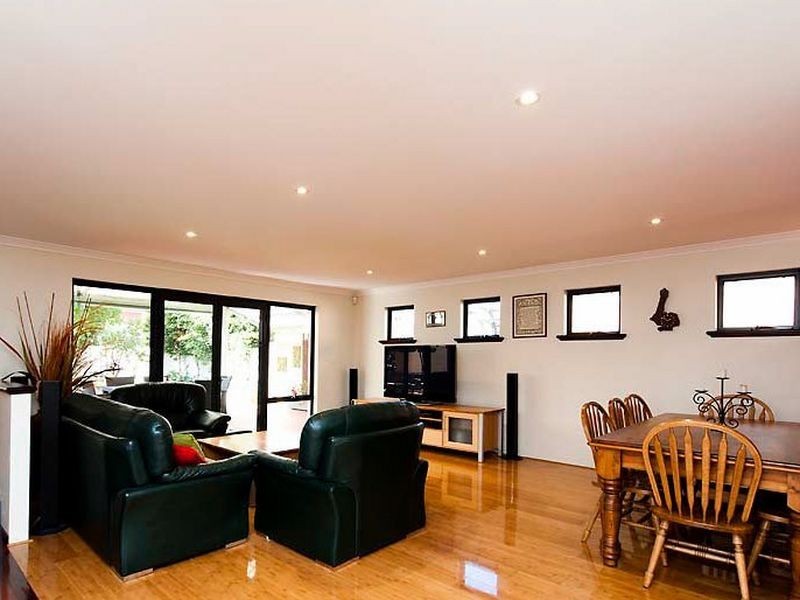 32 Wendouree Road, Wilson WA 6107