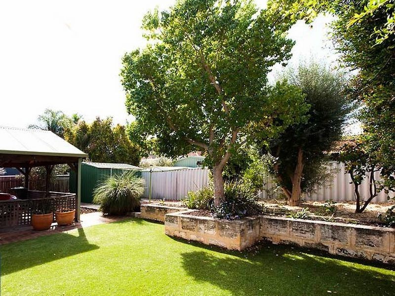 32 Wendouree Road, Wilson WA 6107