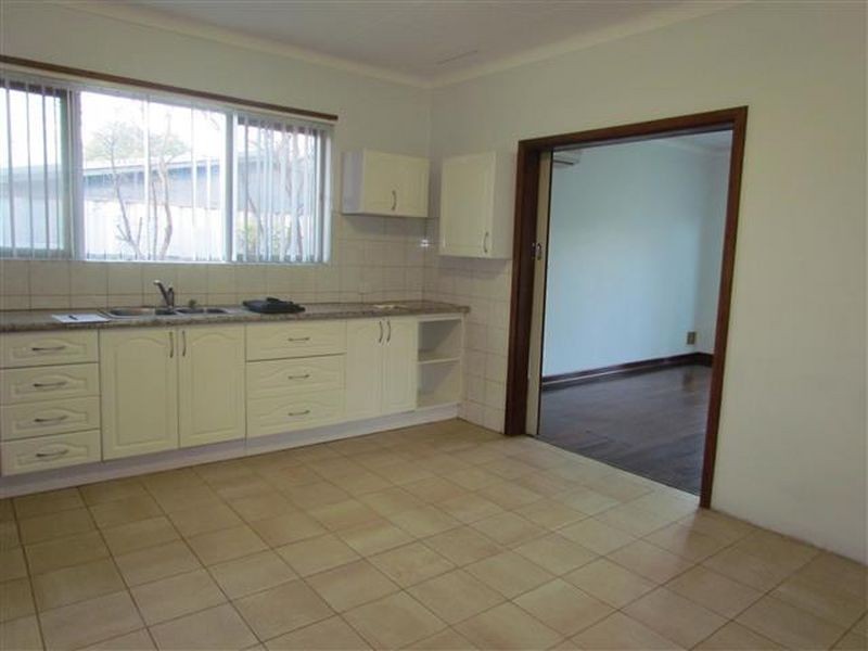 24 Wellington Street, Queens Park WA 6107