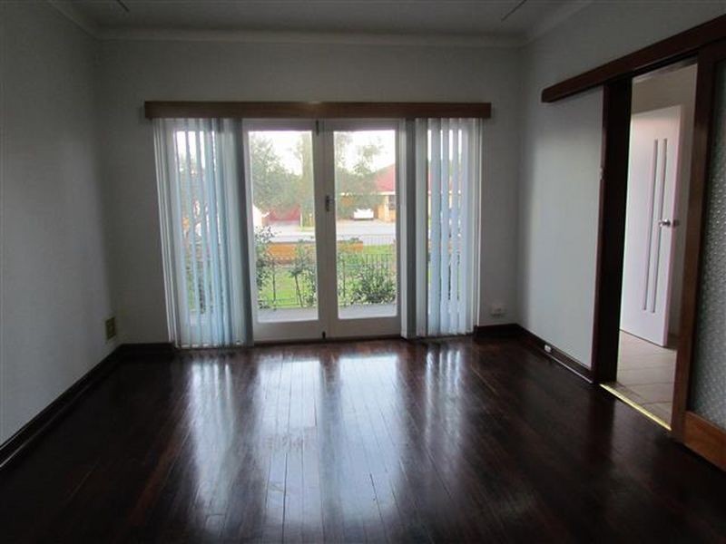 24 Wellington Street, Queens Park WA 6107