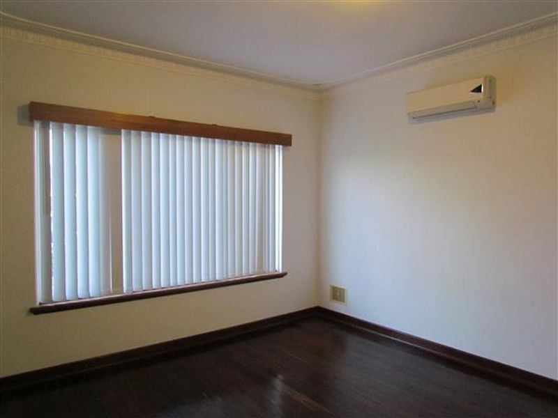 24 Wellington Street, Queens Park WA 6107