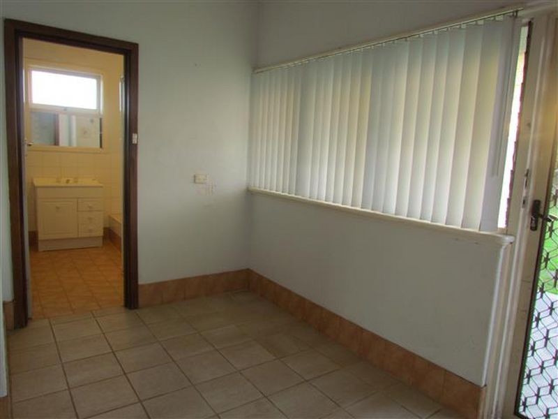 24 Wellington Street, Queens Park WA 6107