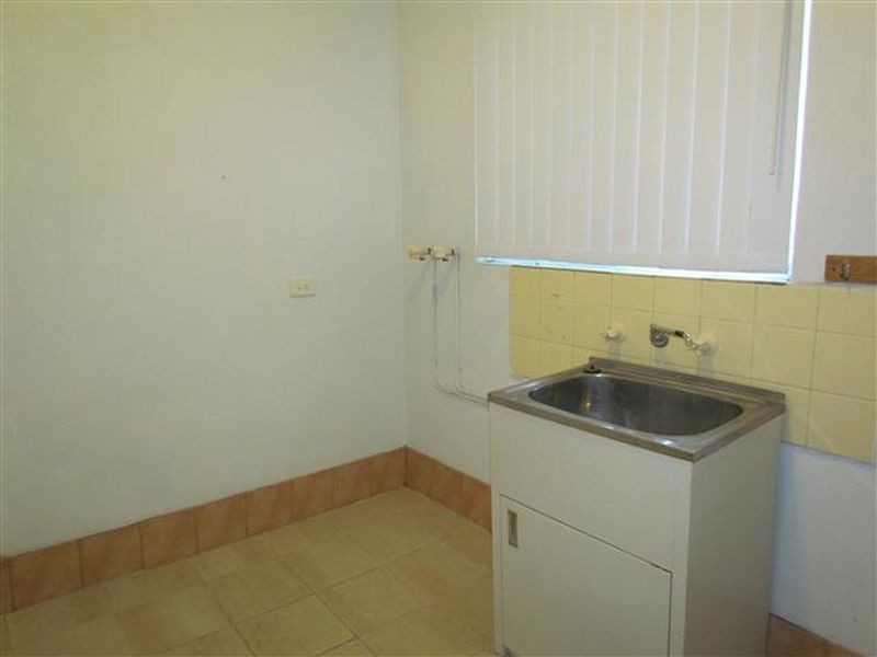 24 Wellington Street, Queens Park WA 6107