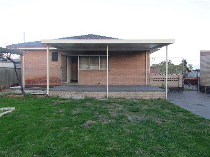 24 Wellington Street, Queens Park WA 6107