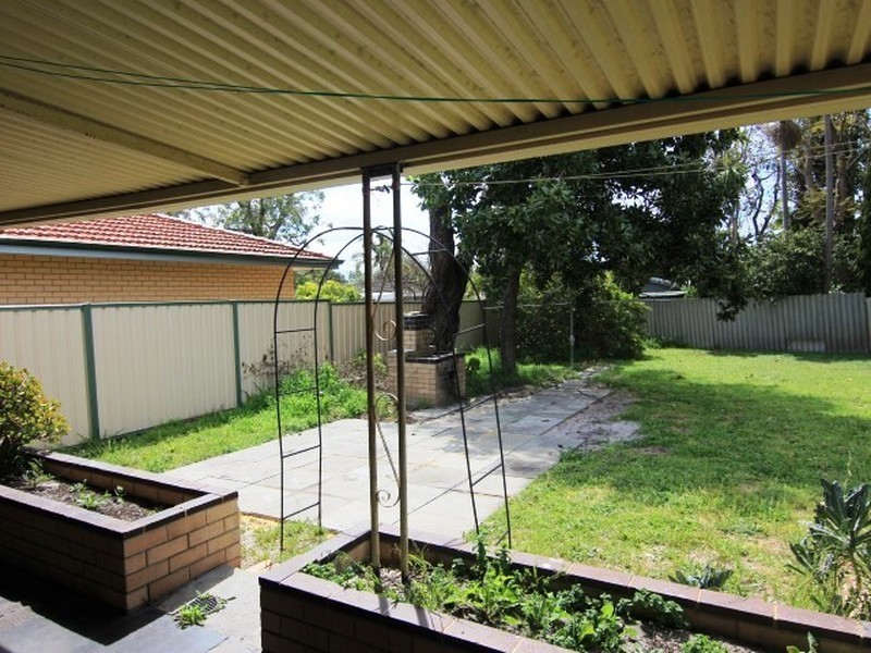 14 Rhonda Ave, Willetton WA 6155