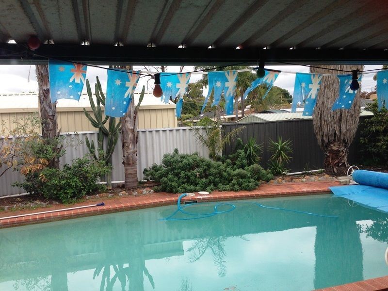 4 Hadlow Place, Thornlie WA 6108