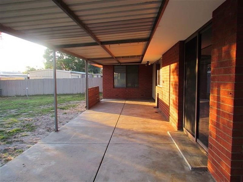 8 Azara Place, Parkwood WA 6147