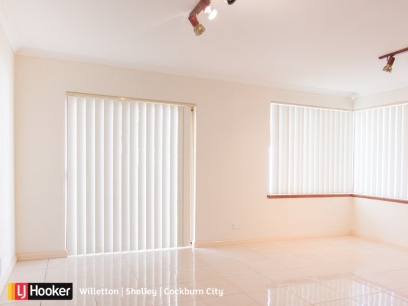 17 Murdoch Road, Thornlie WA 6108