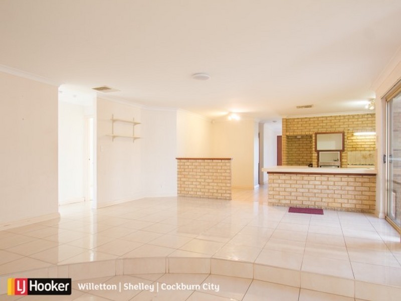 17 Murdoch Road, Thornlie WA 6108