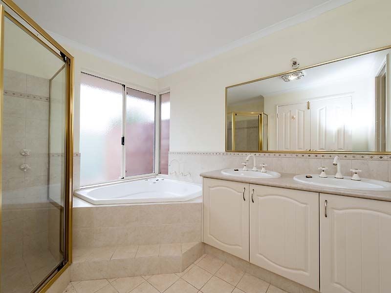 24 Burford Place, Canning Vale WA 6155
