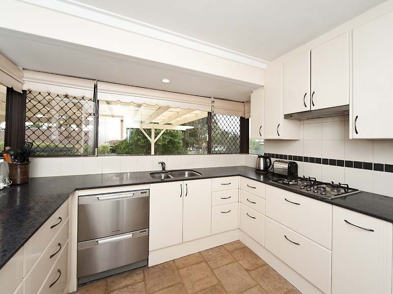 17 Delwood Place, Willetton WA 6155