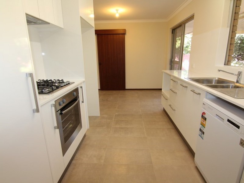 32 Coniston Way, Ferndale WA 6148