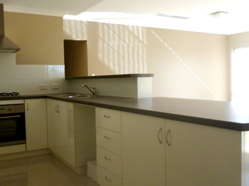 11 Oak Ridge Meander, Success WA 6164