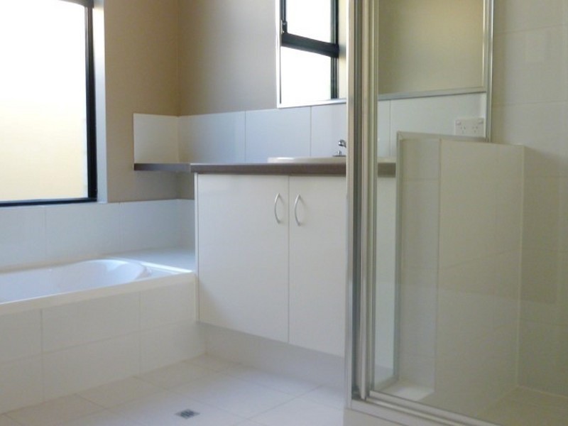 11 Oak Ridge Meander, Success WA 6164