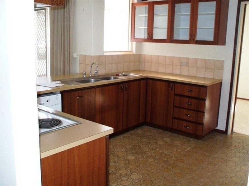 5 Tudor Ave, Shelley WA 6148