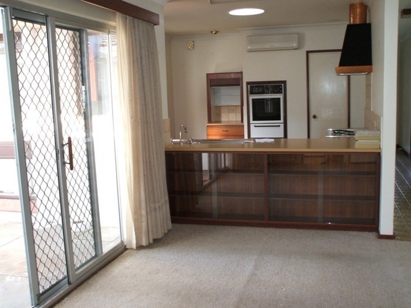 5 Tudor Ave, Shelley WA 6148