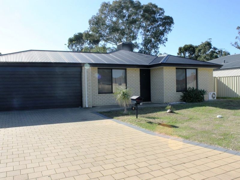 4 Milano Loop, Seville Grove WA 6112