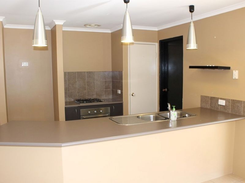 4 Milano Loop, Seville Grove WA 6112