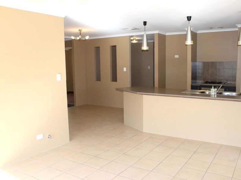 4 Milano Loop, Seville Grove WA 6112