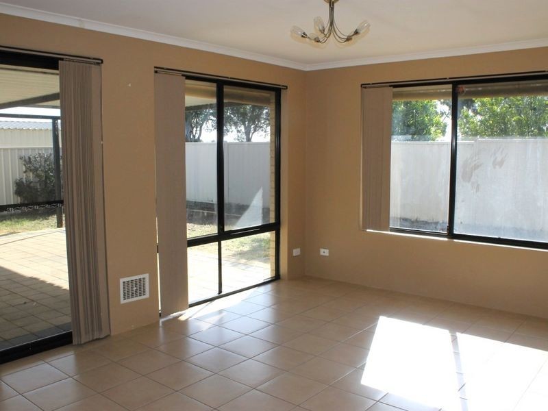 4 Milano Loop, Seville Grove WA 6112