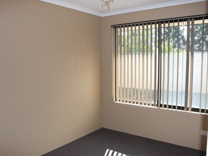 4 Milano Loop, Seville Grove WA 6112