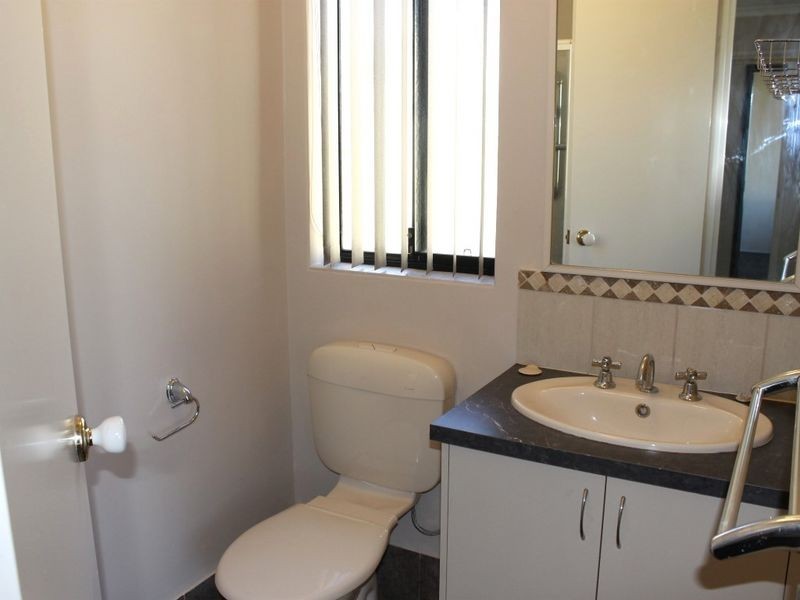 4 Milano Loop, Seville Grove WA 6112